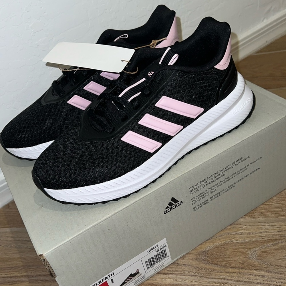 Adidas women size 6.5 brand new (runs a little big)